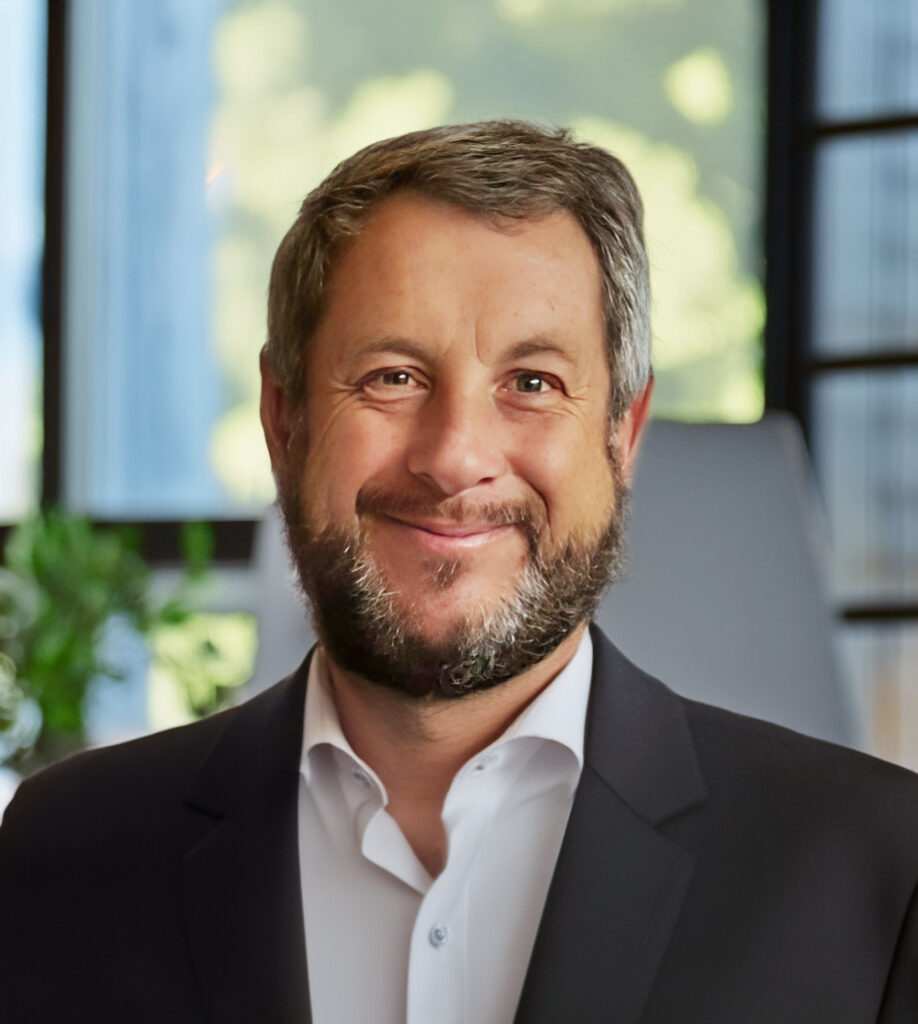 Headshot of Ian Grove